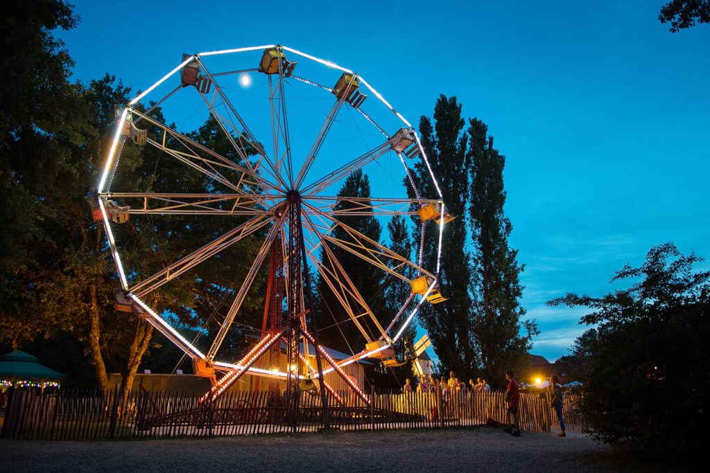 Grande roue illuminée