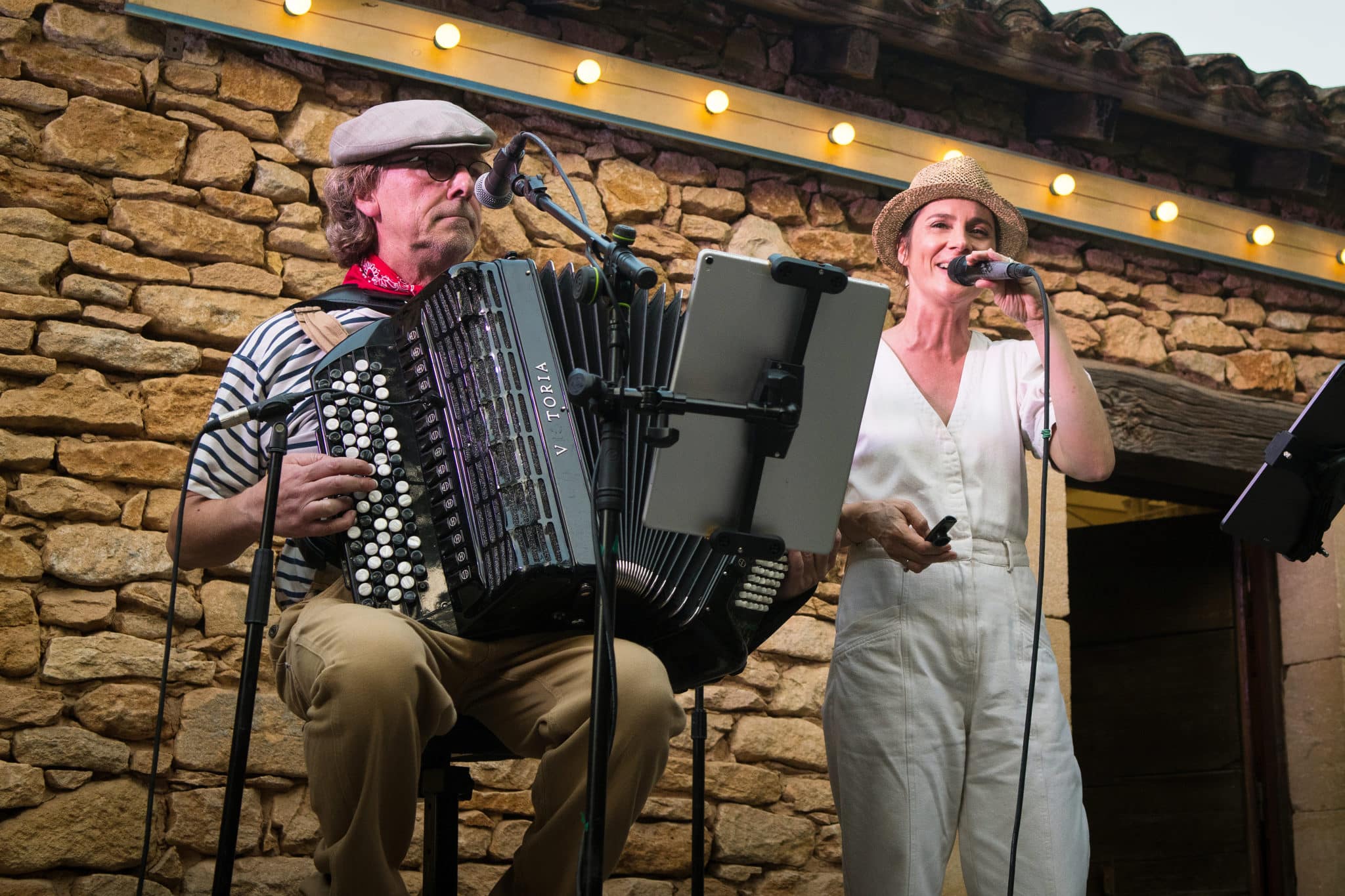 Duo accordéon et chant des Dimanches en Chanson Chez Paul